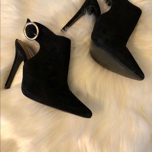 *Sexy* Steve Madden suede sling backs
